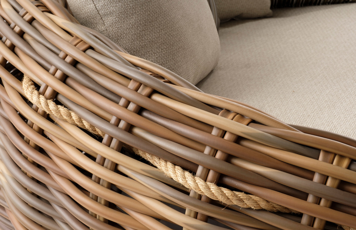 Alfresco Home Cocoon Outdoor Lounge Chair with 3 Throw Pillows - 40-18011B1-LC