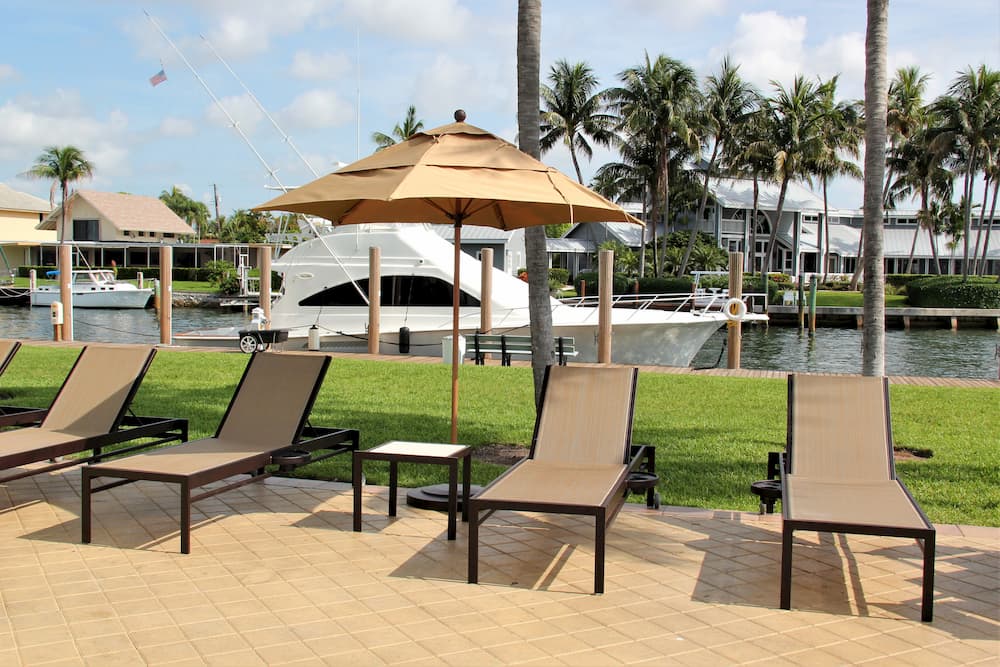 Fiberlite San Marco 9.0' Woodgrain Market Umbrella - FL9WG