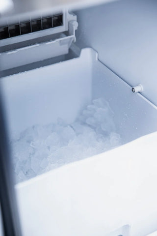 Image of Summerset 15" UL Outdoor Rated Ice Maker w/Stainless Door - 50 lb. Capacity - SSIM-15