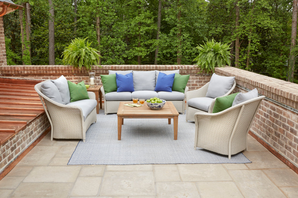 Lloyd Flanders Weekend Retreat Loveseat - 72050