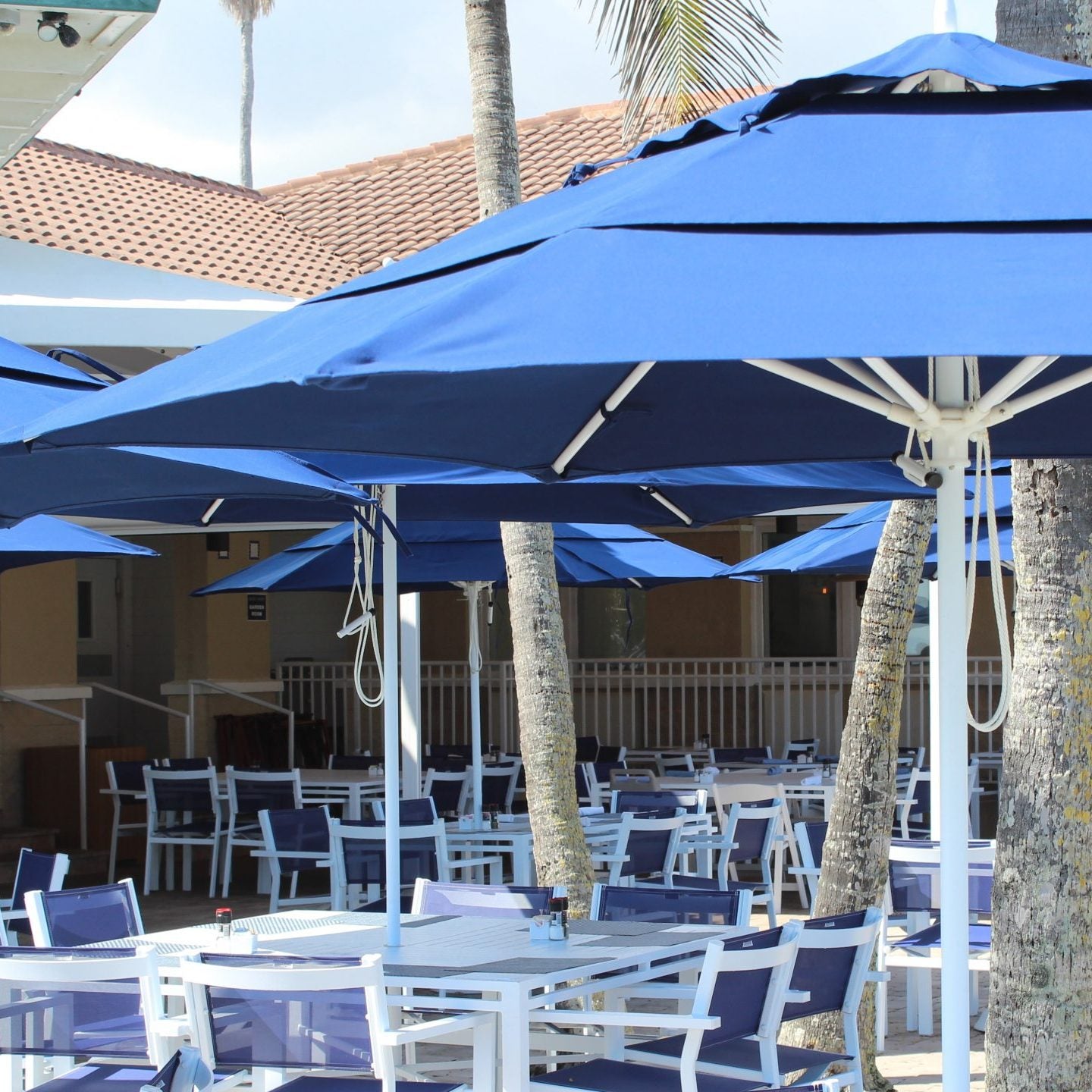 Fiberlite South Beach 7.5' Heavy-Duty Market Umbrella - FL7.5PM