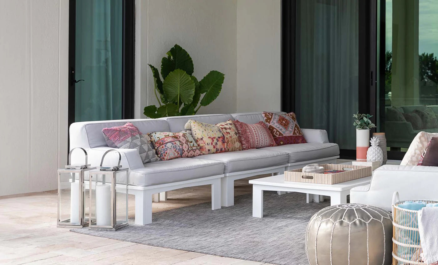 Ledge Lounger Mainstay Sectional Middle (Available in 8 Resin Colors & 19 Fabrics) - LL-MS-S-M-SET-WH-STD-4636