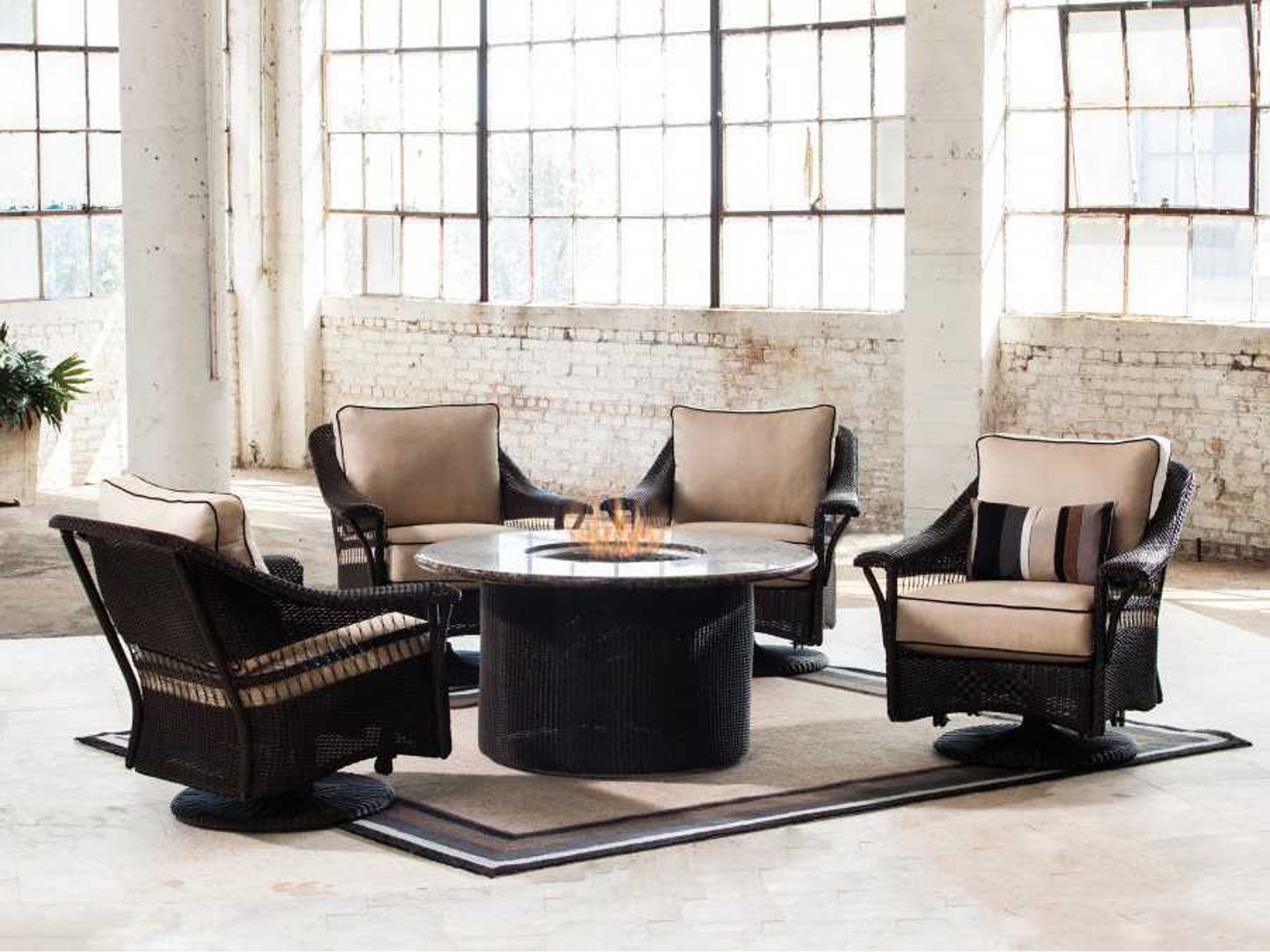 Lloyd Flanders Nantucket Swivel Glider Lounge Chair